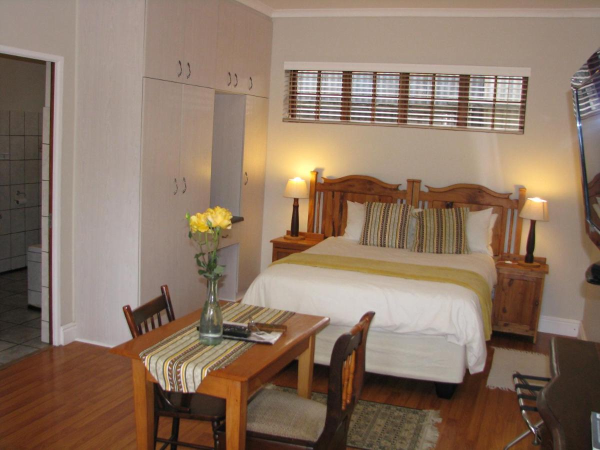 Kaiser'S B&B Grahamstown Exterior photo